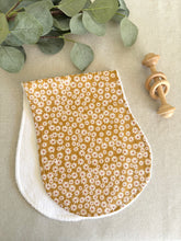 Load image into Gallery viewer, Daisy - Burp cloth
